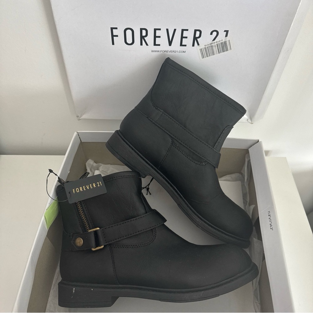 Forever 21 Black Ankle Booties Size 7.5